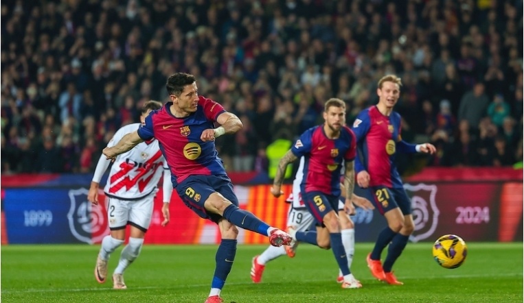 阿尔瓦雷斯连续5场西甲0球0助，近9场联赛仅打入1球