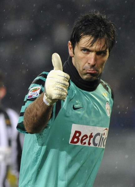 记者：切尔西认为边路球员充足，所以不去推进塞门约的转会（记者：边路人手充裕，切尔西暂不推进塞门约转会）