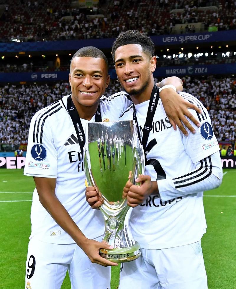 阿莫林：拉爵公开支持影响了球队，但我早就清楚自己要走的路（阿莫林称拉爵公开支持曾影响球队，但自己早已确定前行方向）